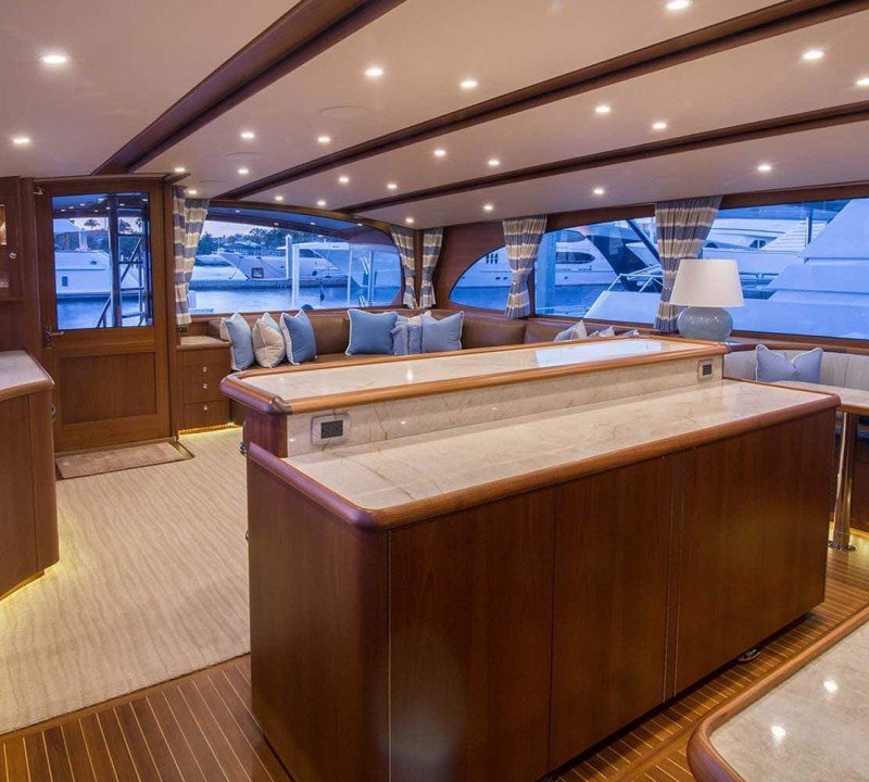 82 SPORTFISHERMAN Sistership Interior – Main salon 1