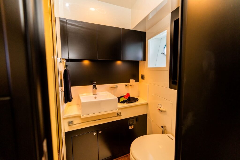 Oceanic 13 Ensuite bathroom