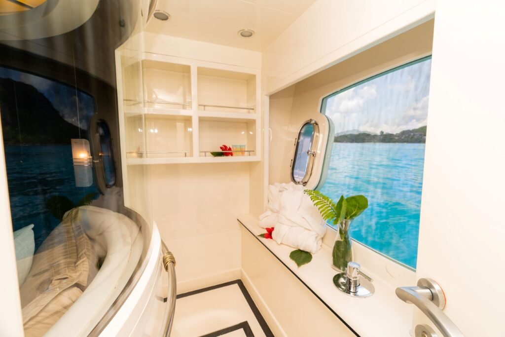 Oceanic 8 MAster BAthroom